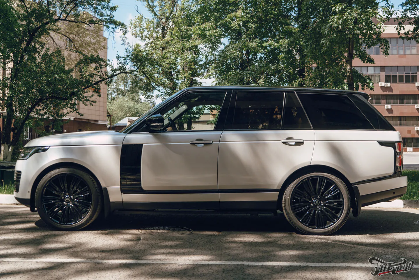 Range Rover Vogue SE в шикарном перламутровом виниле!